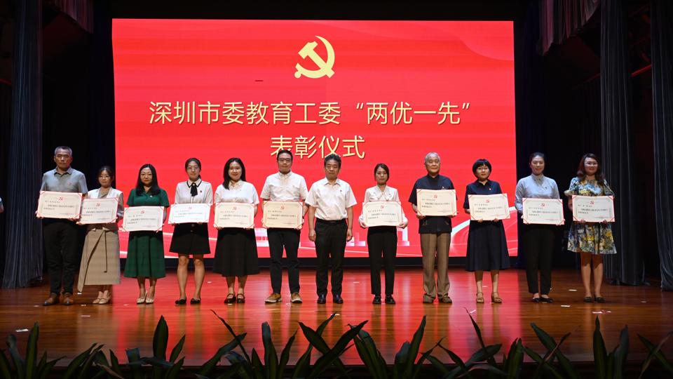 中国共产党成立103周年之际 医学部党员师生和基层党组织荣获“两优一先”表彰