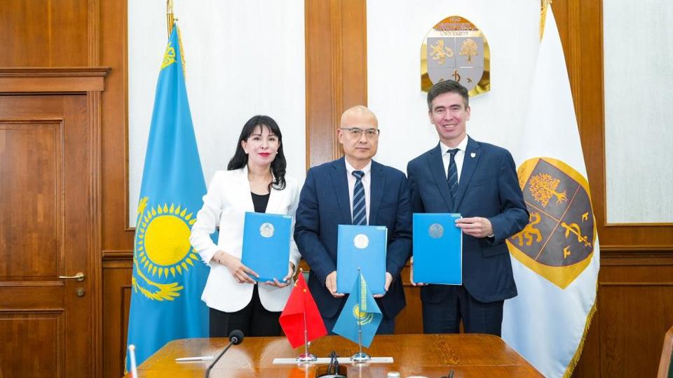 深圳大学与哈萨克斯坦共和国国家科学院共建联合实验室合作协议被列入中哈两国元首会晤成果清单